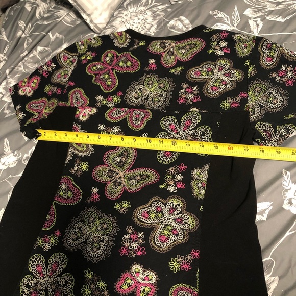 SOLD!  2 Scrub tops Sz M Grey’s Anatomy & Cherokee - Picture 5 of 16